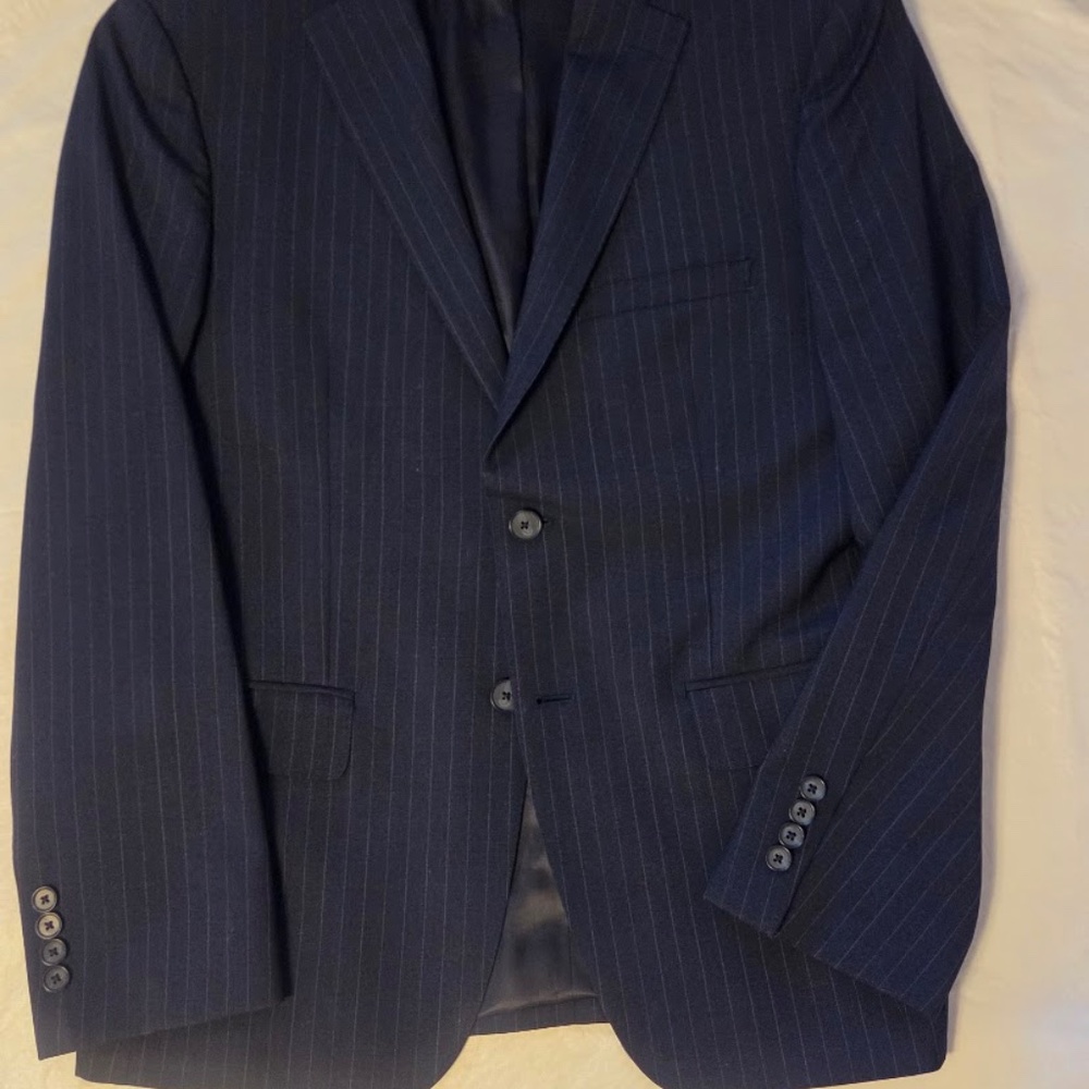 NWOT DKNY Men’s 3pc Suit Navy Pinstripe 100% Wool, 40 short, 33 waist